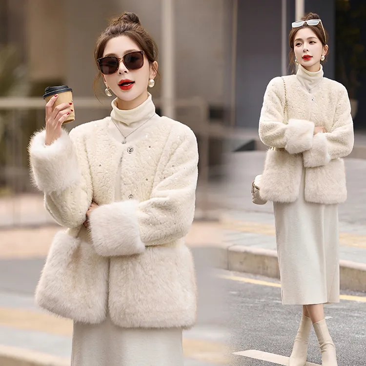 小香风皮毛一体短款外套女2024年冬季新款高级感亮片气质加厚上衣