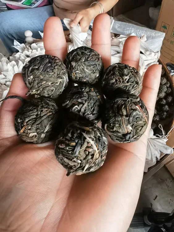 普洱生茶龙珠口感香甜耐泡花香茶叶