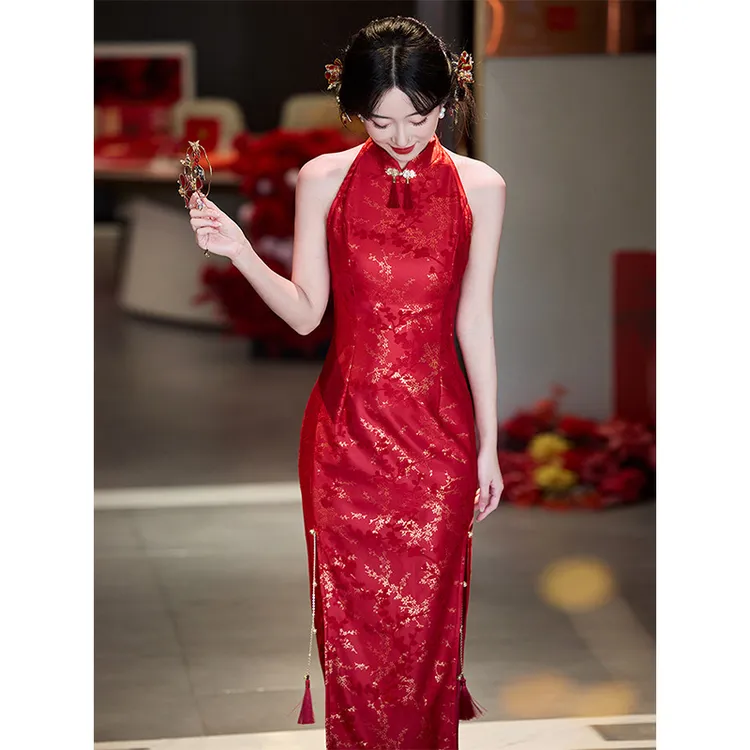 红色挂脖旗袍2025年新款新中式年轻款敬酒服新娘结婚订婚连衣裙女