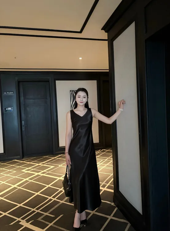 LM微裳亿高定醋酸背心裙显瘦高级气质时尚