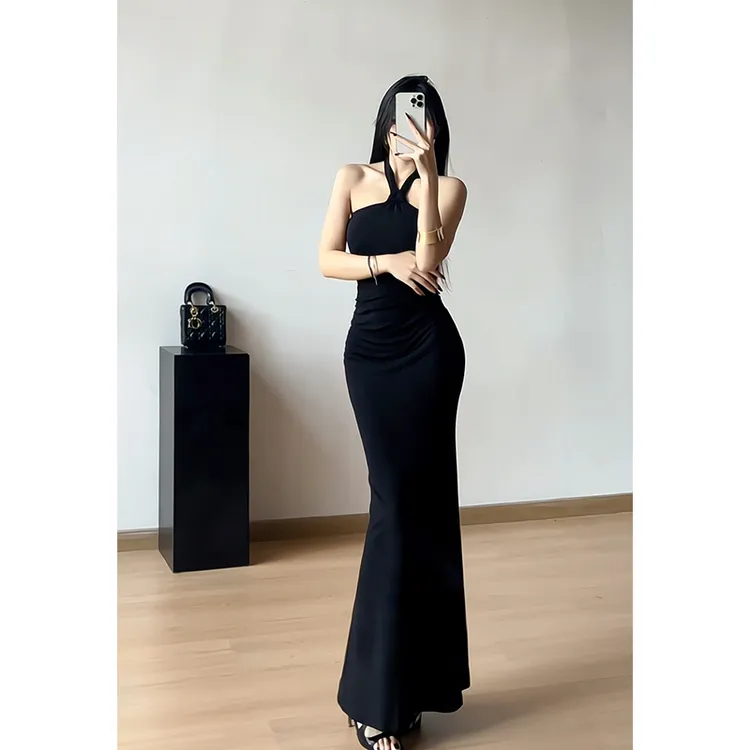 挂脖绑带黑色针织包臀连衣裙女夏设计感显瘦裙子气质修身鱼尾长裙
