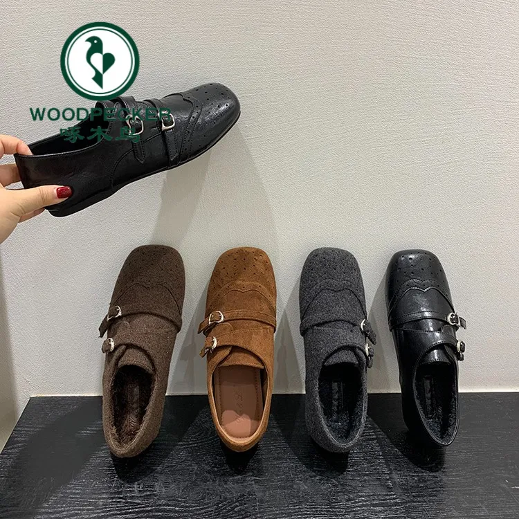 啄木鸟复古雕花方头乐福鞋女鞋子秋冬新款英伦风单鞋黑色小皮鞋