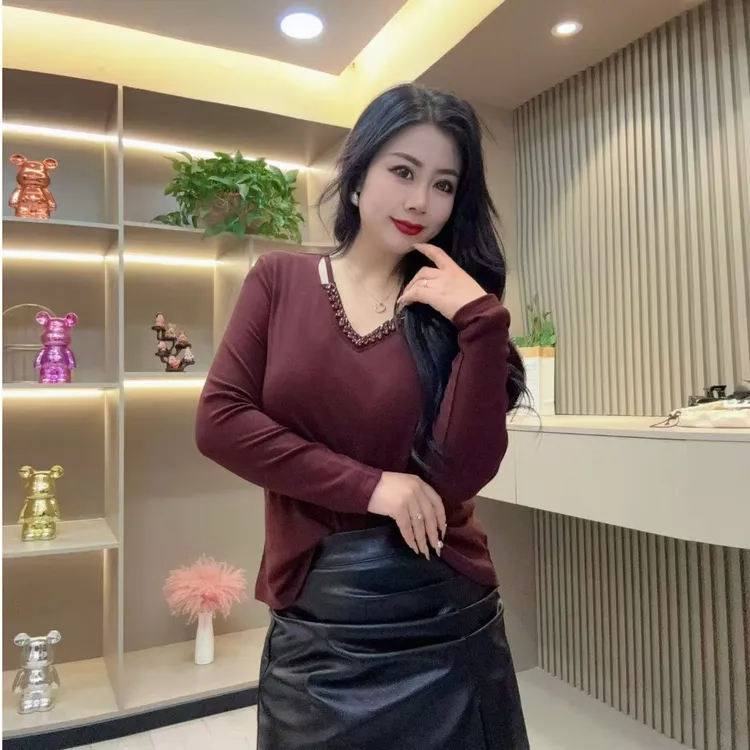 秋冬上衣-千 25891 时尚亮闪潮流领口设计百搭胖MM大码女装新款