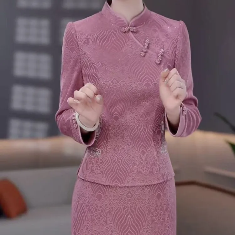 高级精纺新中式刺绣礼服裙2025秋季新款收腰遮肚优雅假两件连衣裙