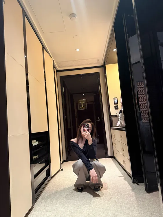 WEILA 25（春夏）法式浪漫百搭休闲设计感 翻领针织背心 ELS 3042