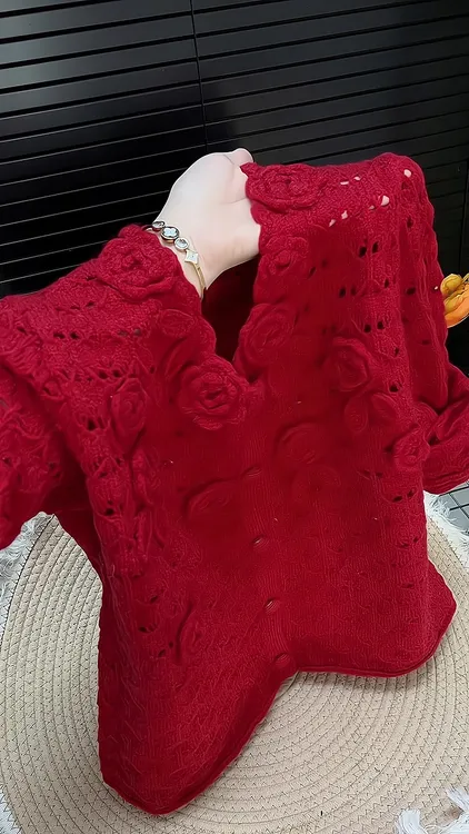 新年红中式气质时尚针织衫秋冬流行穿搭新款2025年镂空花朵上衣女