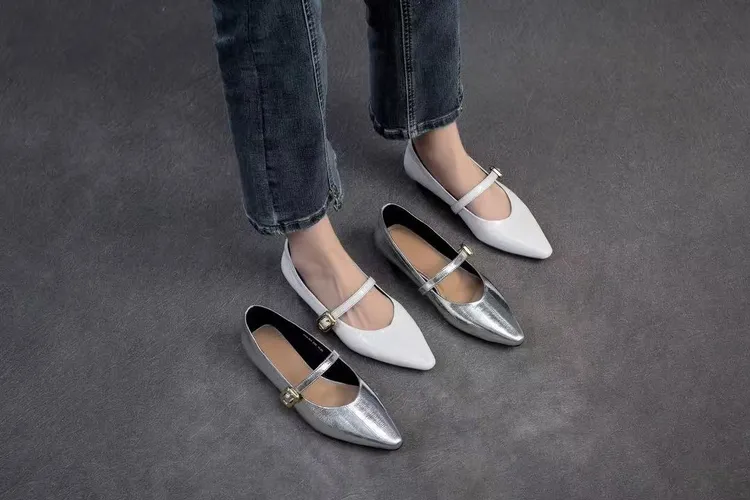 浅口秋季尖头搭扣法式单鞋气质方头软底皮鞋复古玛丽珍