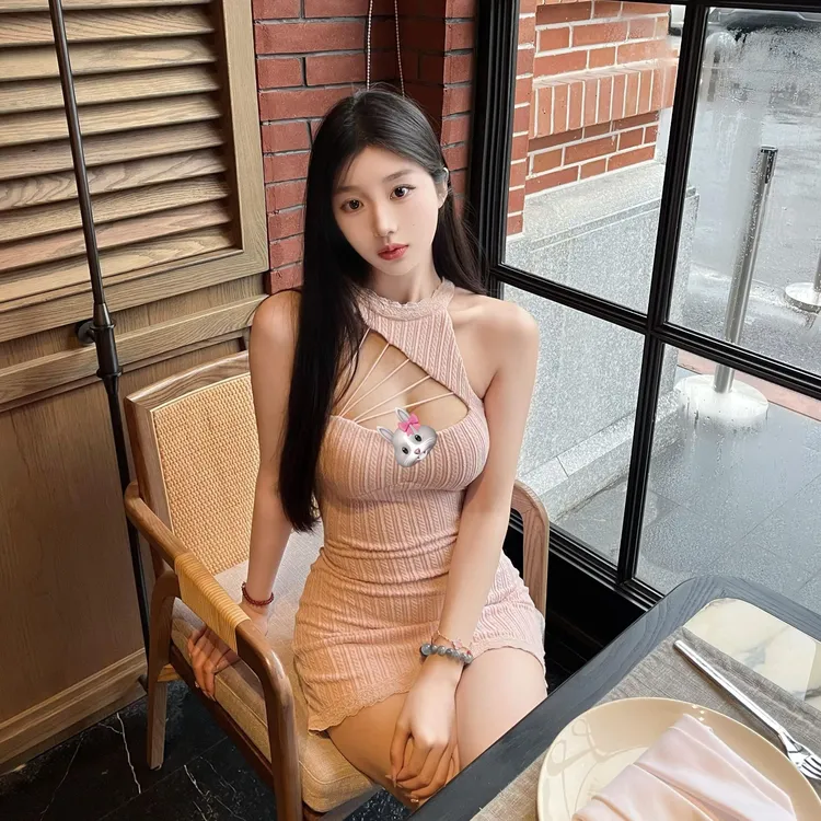 辣妹设计感针织镂空纯欲打底连衣裙女春夏性感修身显瘦包臀背心裙