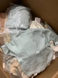 BALA 毛衣 个别可能有黄点介意慎拍