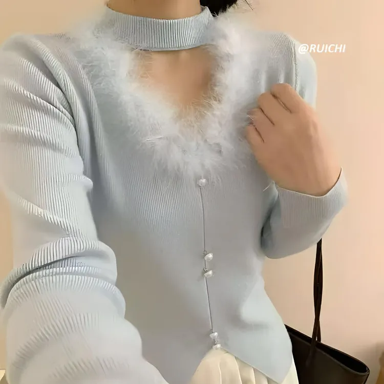 韩系2025秋冬新款毛绒绒V领珍珠扣竖纹长袖修身针织打底衫上衣女