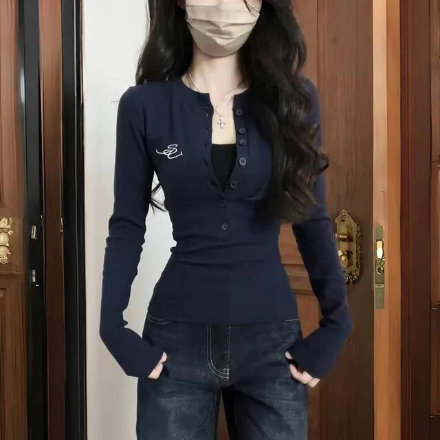 正肩纽扣棉长袖T恤女春秋内搭短款打底衫美式辣妹修身显瘦上衣