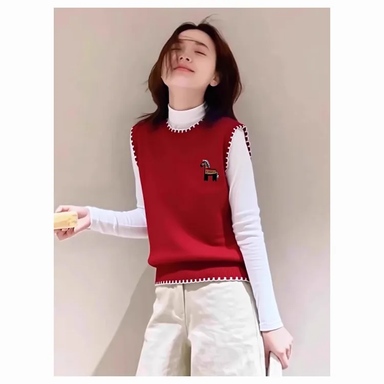 时髦洋气红色小马针织马甲女士2025秋冬新款叠穿无袖坎肩背心上衣