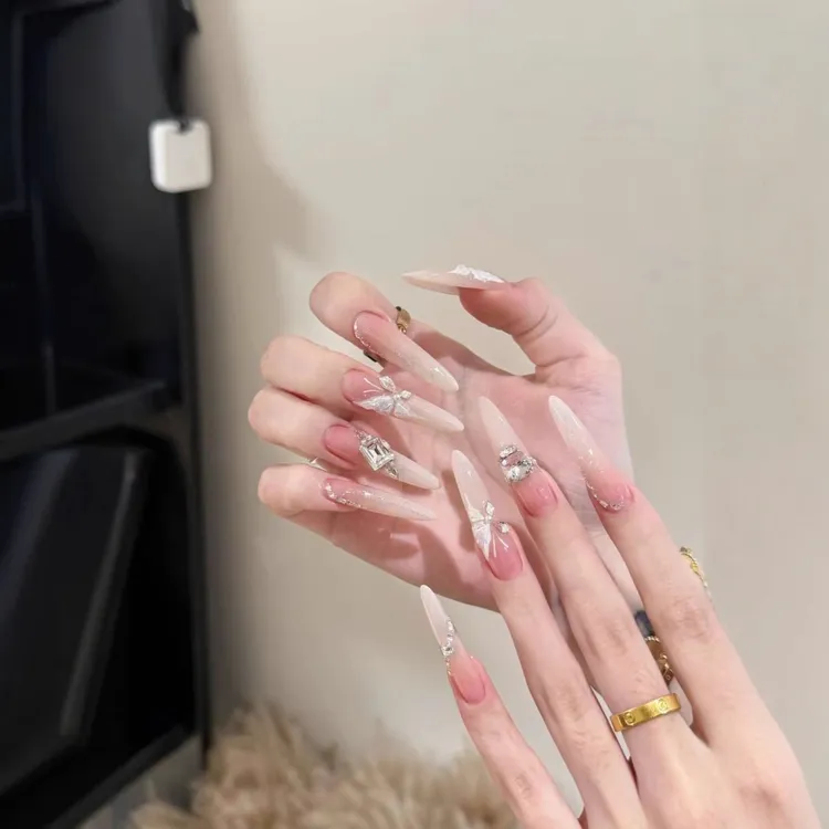 猫眼美甲穿戴甲简约带钻百搭婚甲高级显白长款美甲名媛