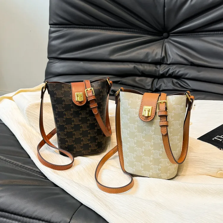 迷你水桶包包女2025新款复古印花单肩斜挎女包网红百搭质感手机包