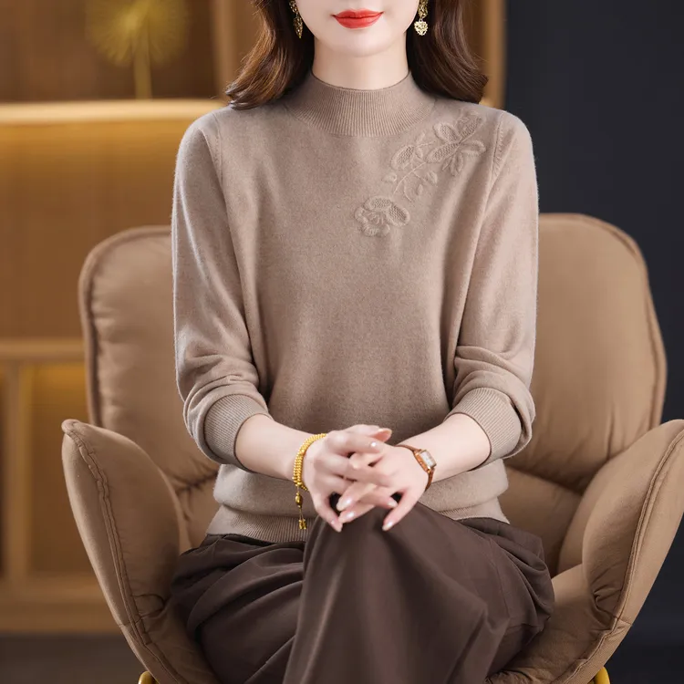 哥弟阿玛施正羊绒衫女保暖秋冬半高领针织羊毛打底衫刺绣宽松毛衣
