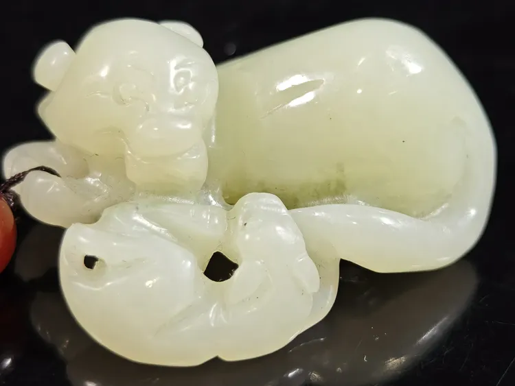 旧藏天然和田玉子母兽摆件手把件49克50*30*20mm