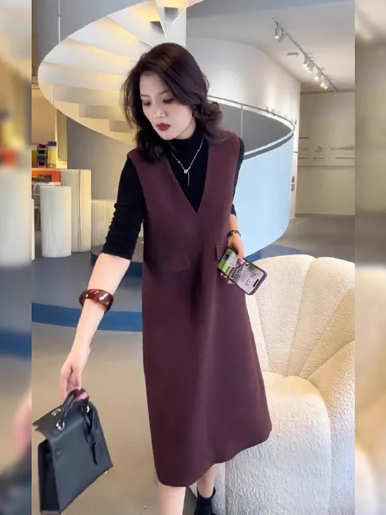 大码设计感马甲连衣裙女2025冬季新款胖MM宽松显瘦时尚收腰背心裙