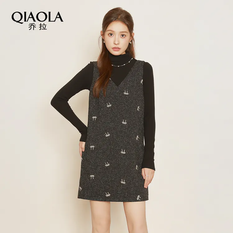 QIAOLA/乔拉【蝴蝶奏曲】秋季小香风蝴蝶结绣花V领背心连衣裙预售