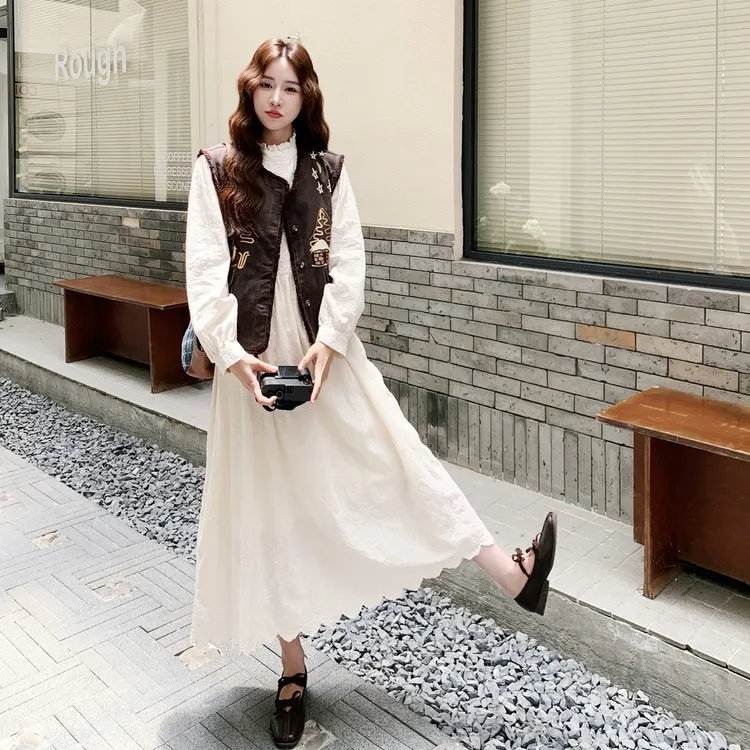 咖色设计感复古刺绣马甲套装裙女2025早秋温柔风气质连衣裙两件套