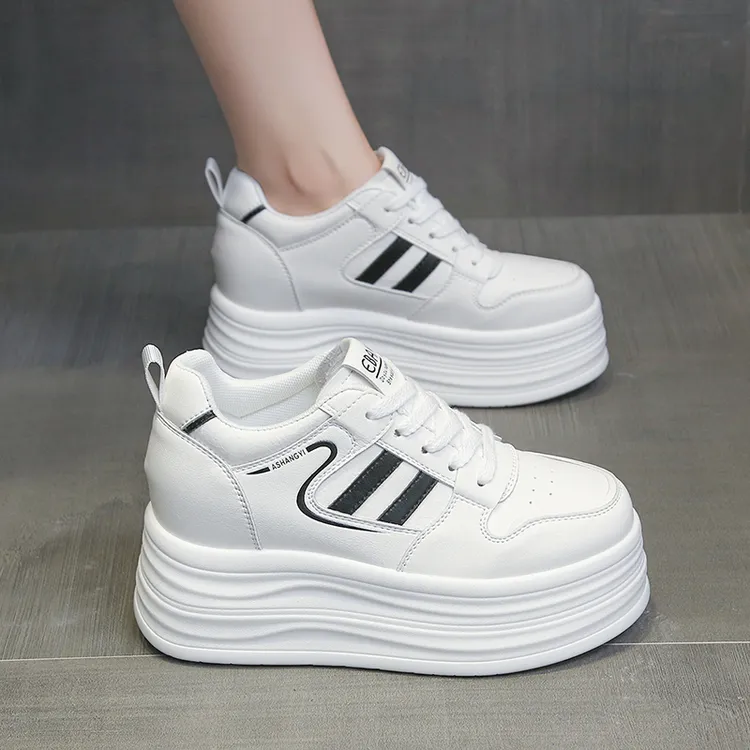 8cm内增高小白鞋女春秋季单鞋2025新款皮面厚底圆头ins休闲女鞋子