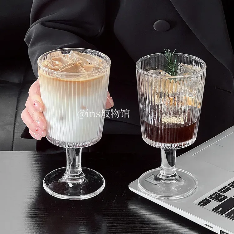 复古条纹高脚果汁玻璃杯高颜值冰美式咖啡杯设计感酒杯饮料杯子