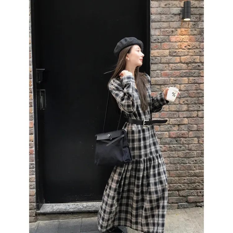 复古抽褶设计感V领格子宽松连衣裙女秋艺术感格纹度假长裙