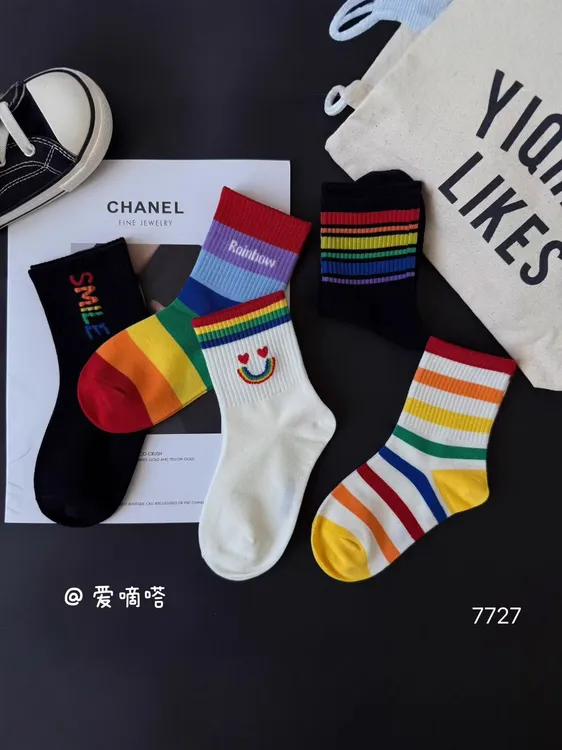 爱嘀嗒儿童袜子高筒秋季彩虹系字母笑脸运动条纹潮精梳棉