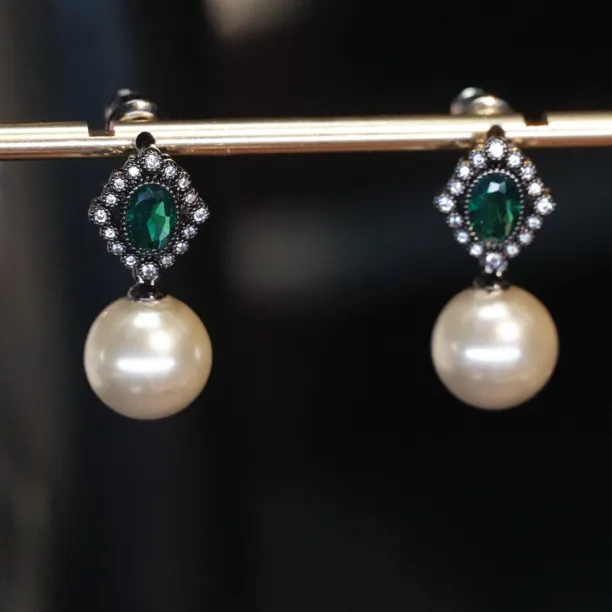 铜合金耳饰 A159法式秋冬女人气质立体优雅女神时尚简约耳环