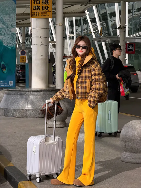 【十一家】设计感格子撞色羽绒服外套T121401