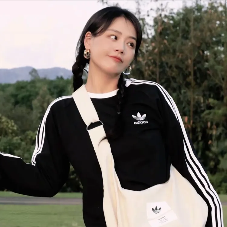 阿迪达斯三叶草明星同款复古穿搭纯棉运动修身长袖圆领T恤IA4877