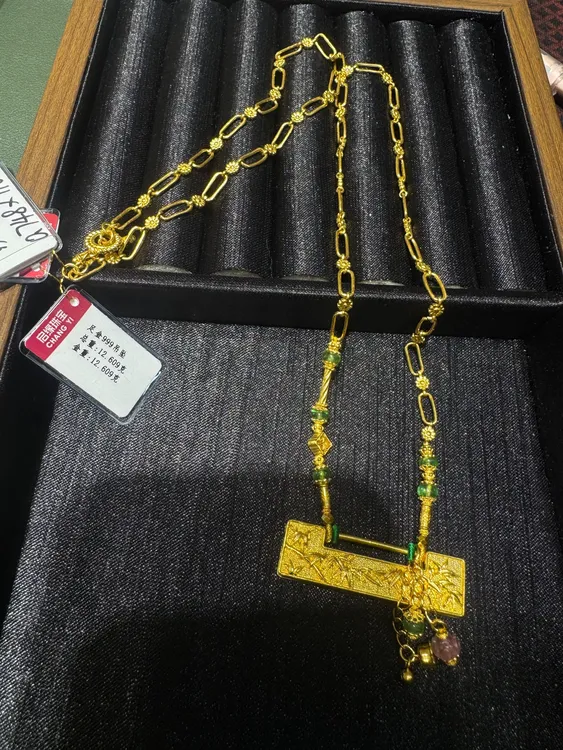 足金錾刻蝶恋花方锁项链