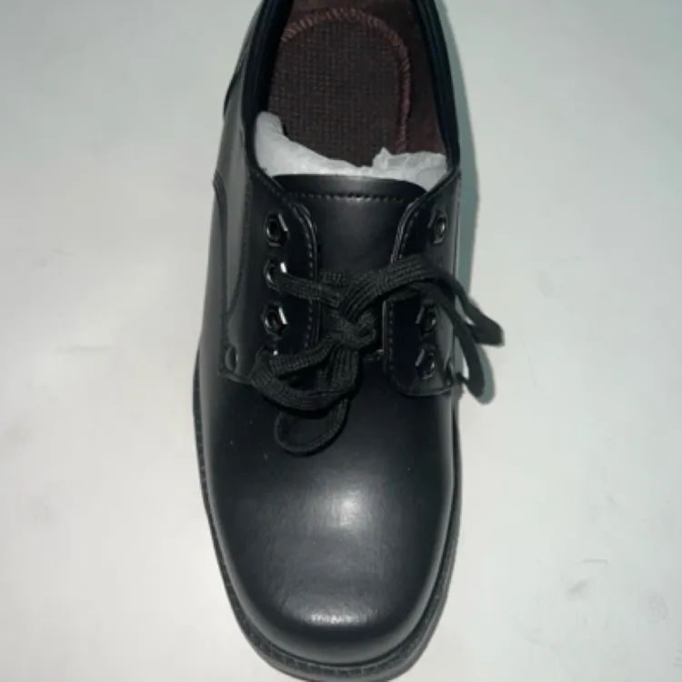002老式皮鞋黑色有排气孔