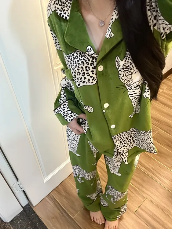 轻奢复古橄榄绿豹子德绒睡衣女秋冬季新款显白舒适加绒家居服套装