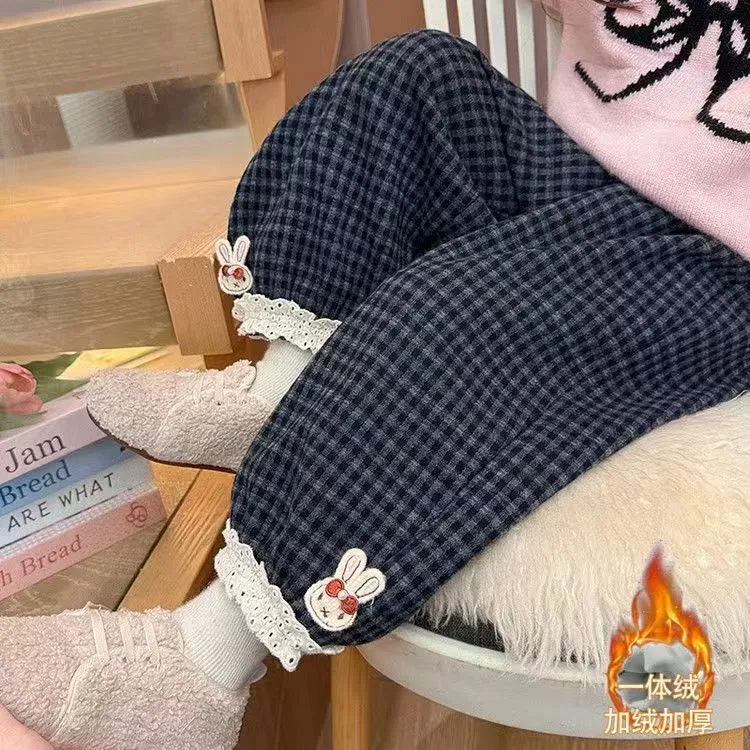女童加绒裤子秋冬季2025新款洋气女宝宝一体绒冬装儿童格子休闲裤