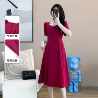 奢姿2025年夏装新款大码女装气质小黑裙胖妹妹时尚方领连衣裙