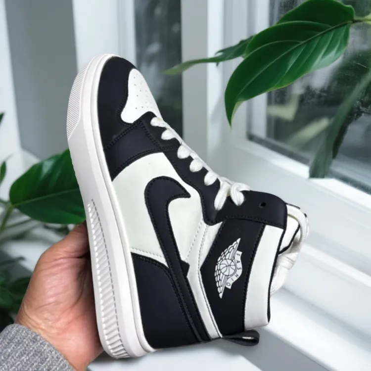 撤柜特价潮流风高帮休闲鞋休闲风低跟板鞋运动休闲鞋春秋纯色