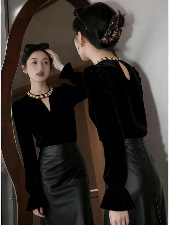 法式复古赫本风黑色修身显瘦丝绒打底衫女内搭秋冬喇叭袖绝美上衣