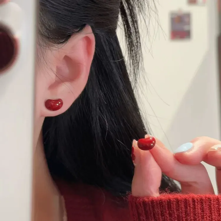 红色相思豆耳钉女小巧精致复古轻奢耳环百搭秋冬高级感气质耳饰