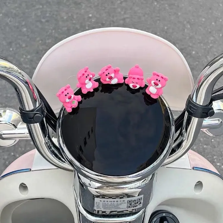 可爱草莓熊中控台装饰解压小公仔电动车摆件车内饰品新款汽车摆件