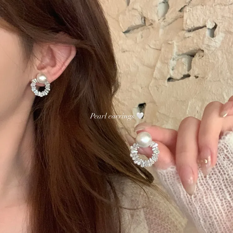 铜合金耳饰 轻奢气质珍珠锆石圆形耳钉高级感闪钻耳环女百搭耳饰