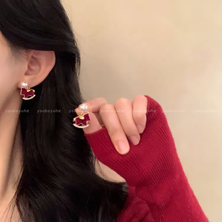 铜合金耳饰 韩系红色丝绒小马耳环女秋冬新款独特耳钉气质耳饰潮 