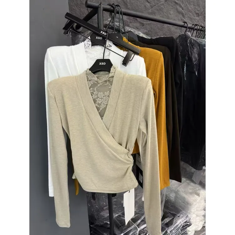 V领蕾丝拼接磨毛绒打底衫女秋冬新款辣妹纯欲风修身显瘦纯欲上衣