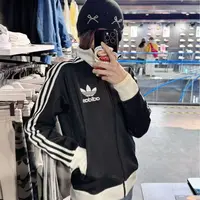 Adidas阿迪达斯女子CLASSIC TT 运动夹克外套IW3174