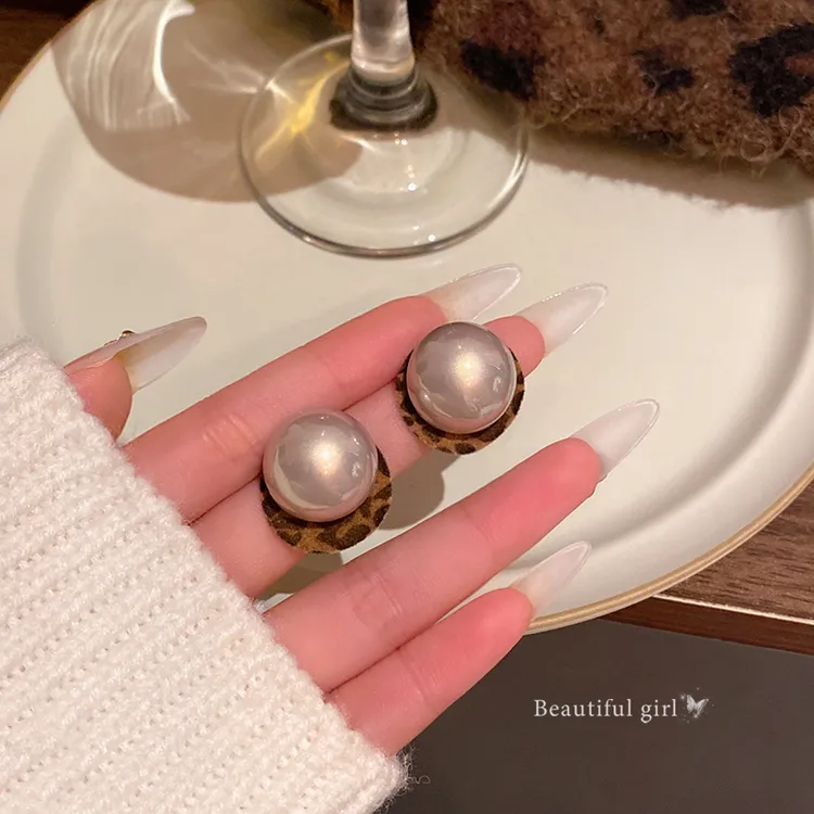 合金耳饰 复古美拉德豹纹珠珠耳钉女独特漂亮轻奢高级感气质耳饰