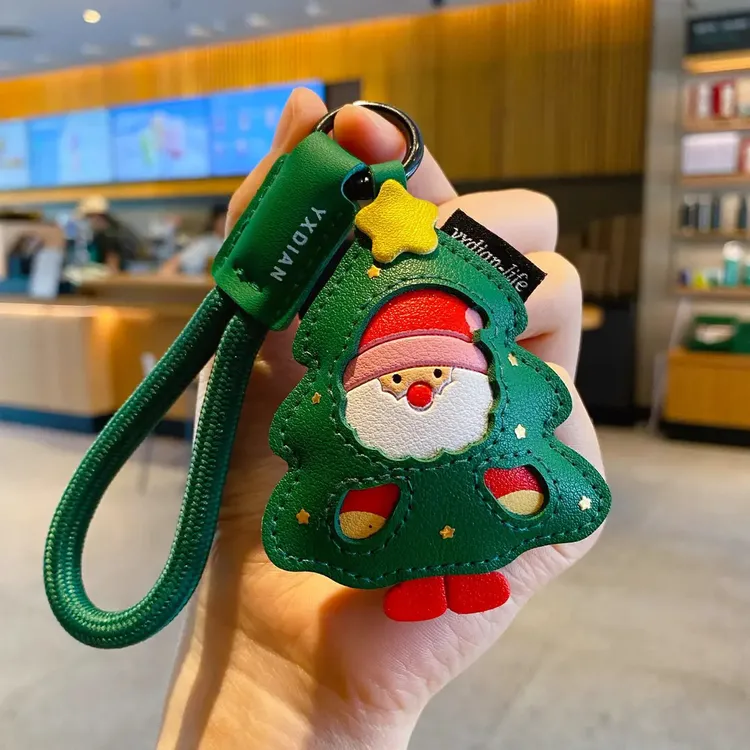 2025新款皮质圣诞树钥匙扣挂件可爱汽车钥匙链书包挂饰圣诞节礼物