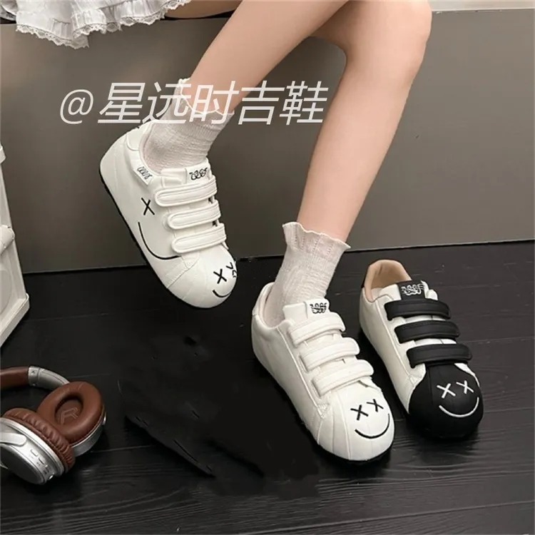 魔术贴低帮防滑板鞋休闲鞋女款2025年新款百搭学生校园韩版平底鞋