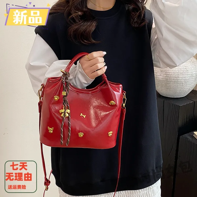 手提时尚镶嵌水桶包2025冬季新款高级感潮流百搭单肩包小众斜挎包