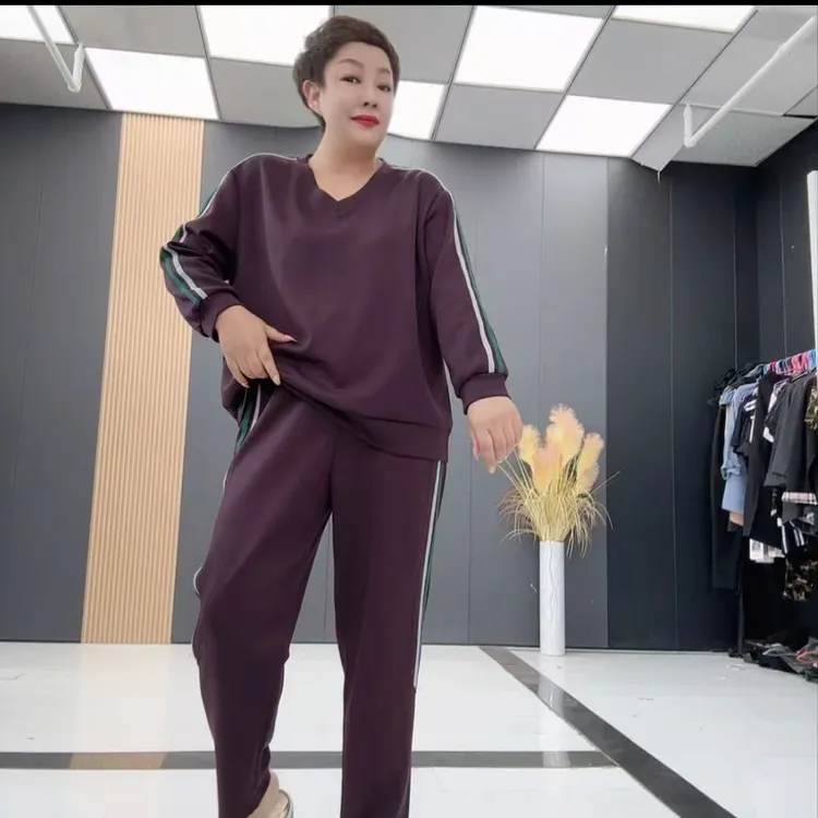 3121*款时尚大码洋气显瘦休闲百搭爬条V领短袖上衣+裤子套装