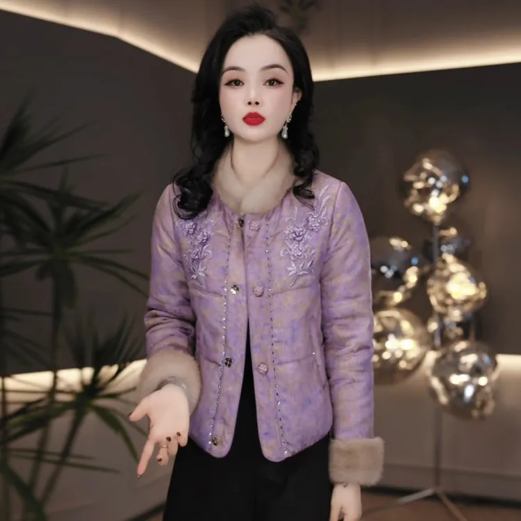 2025年冬季新中式风毛领棉服女浅紫色刺绣单排扣显瘦加厚保暖外套