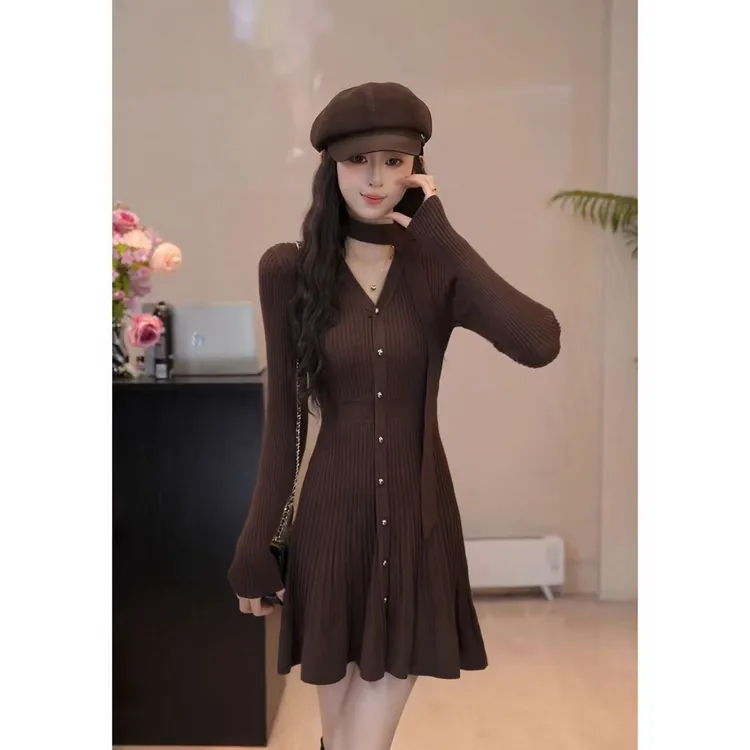 YUANLIANSU/圆脸酥【秋雨绵绵】法式气质时尚收腰V领连衣裙女装秋季